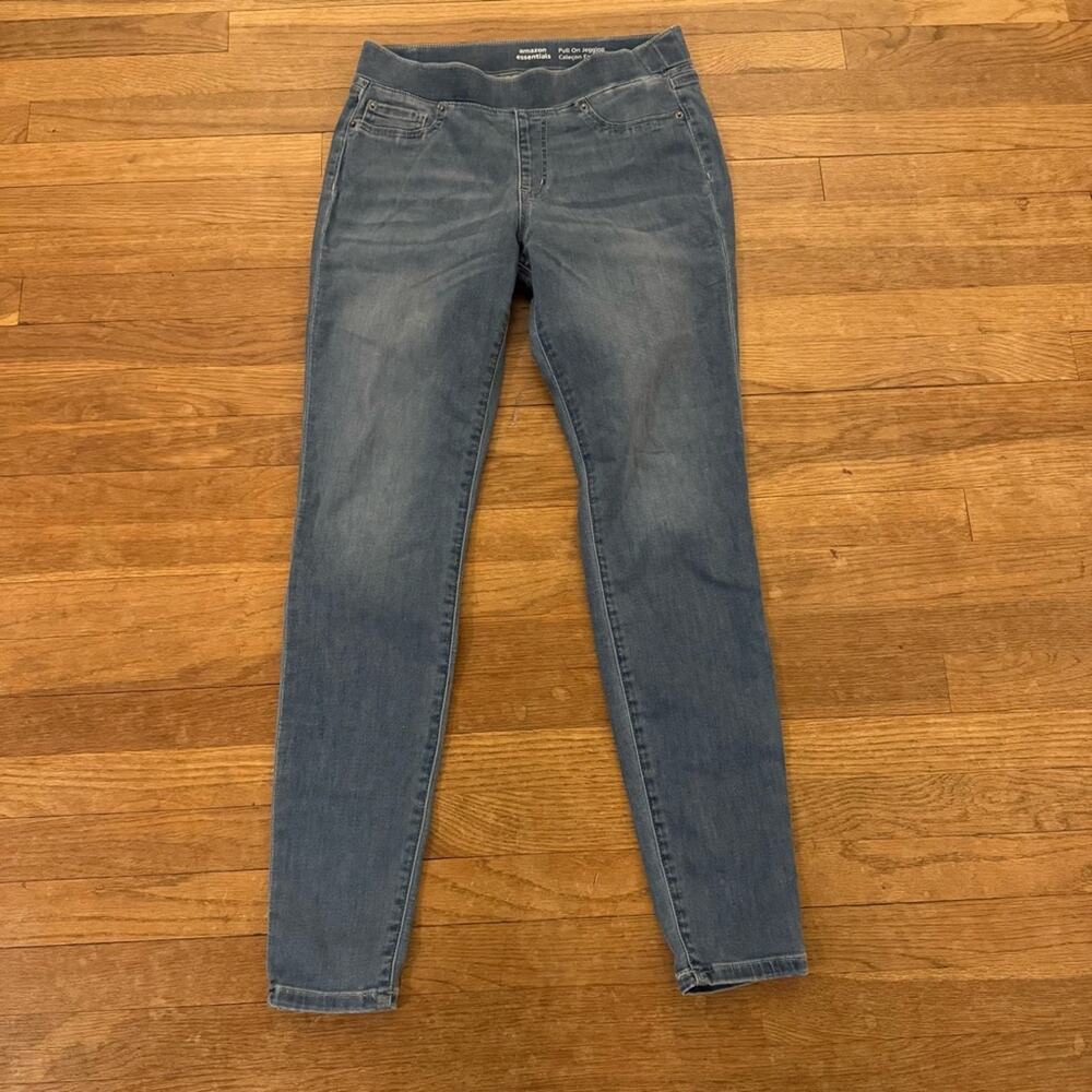 Amazon Essentials medium wash straight leg jeggings pants size 8 long
b57